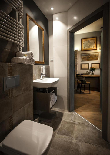 Bathroom, Akademia Kuraszkow, Trzebnica