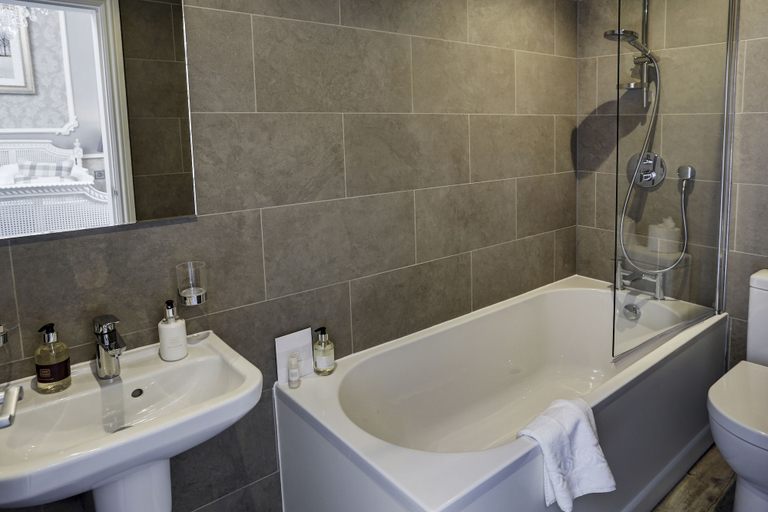 Bathroom 3, Falcon Manor Hotel, North Yorkshire