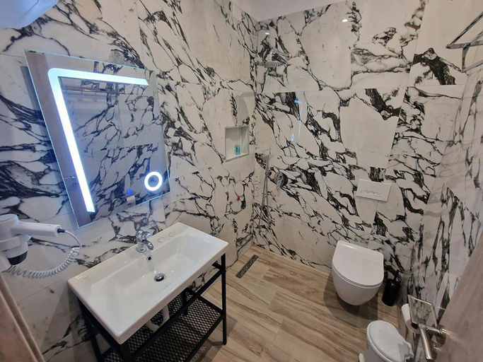 Bathroom 4, Joanna Suites, Sarandës
