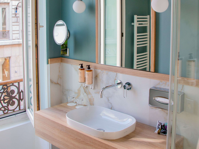 Bathroom 12