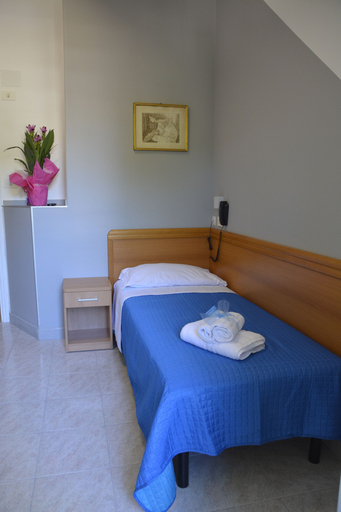 Bedroom 4, MARTINA' S HOTEL, Rimini