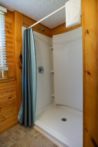 Bathroom 3, North Rustico Bed and Breakfast, Queens