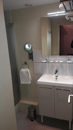 Bathroom 2, Logis hotel LE COR D'ARGENT, Cher