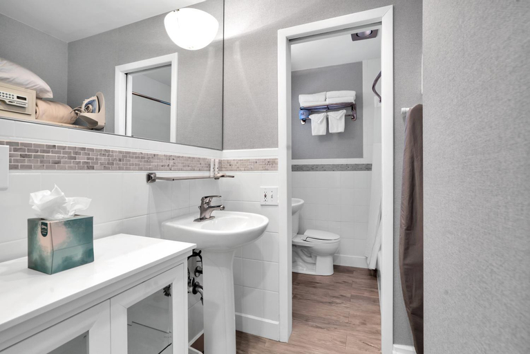 Bathroom 7