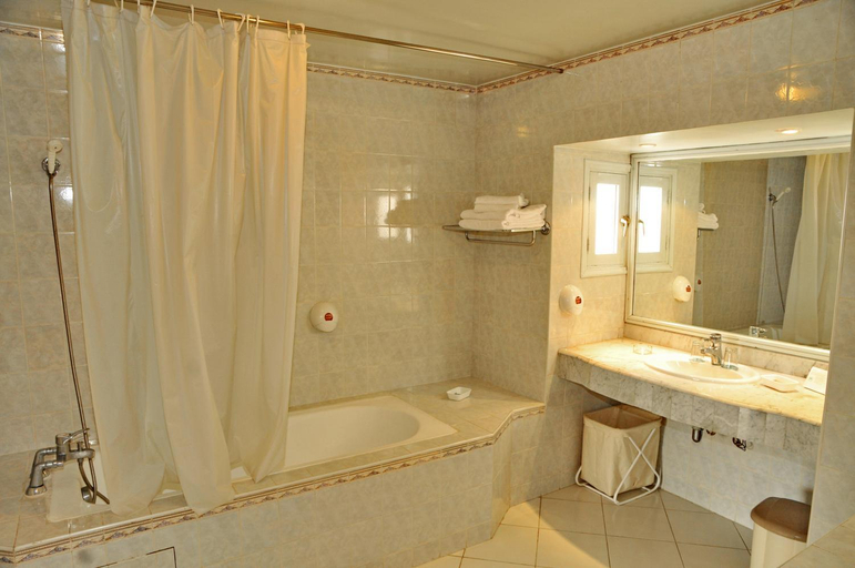 Bathroom 4, EL PUEBLO TAMLELT, Agadir-Ida ou Tanane