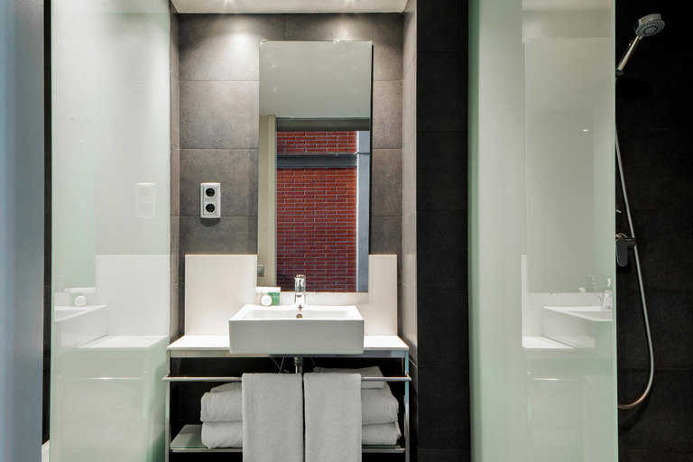 Bathroom 4, Barcelona Apartment Republica, Barcelona