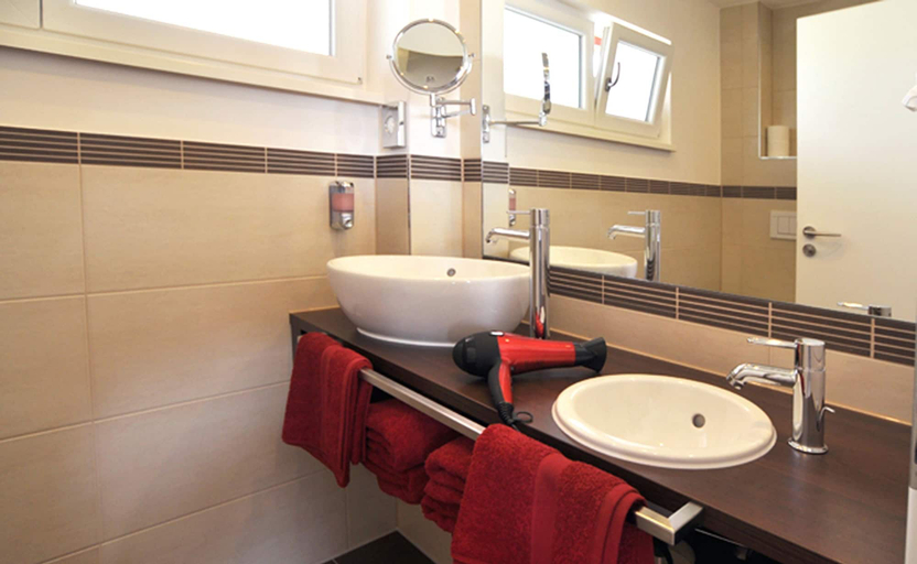 Bathroom 4, Bodensee Hotel Storchen, Bodenseekreis