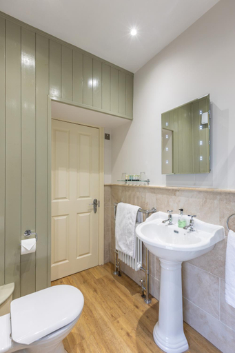 Bathroom 3, The Black Swan Inn, North Yorkshire