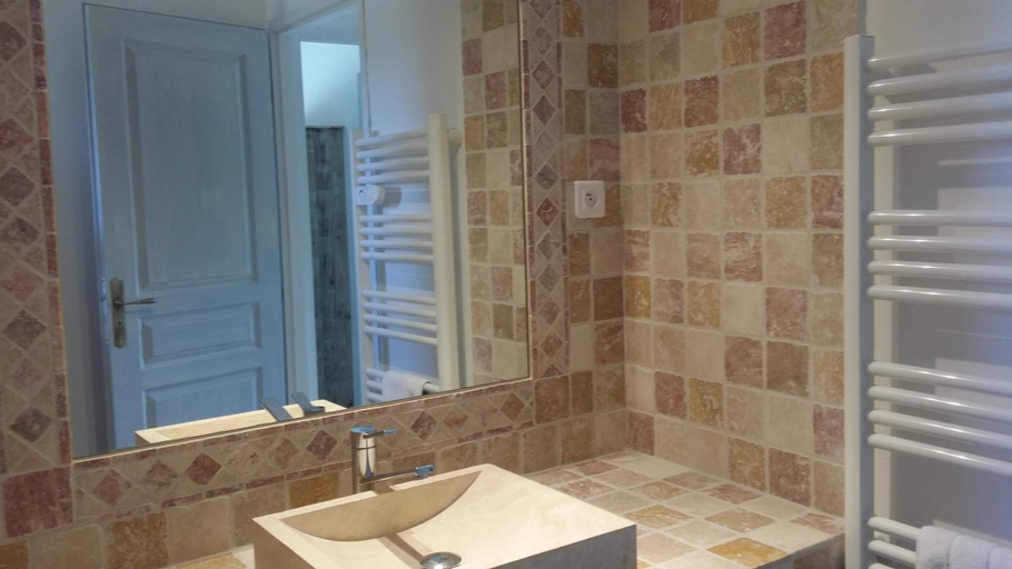 Bathroom 3, Mas Saint Julien, Vaucluse