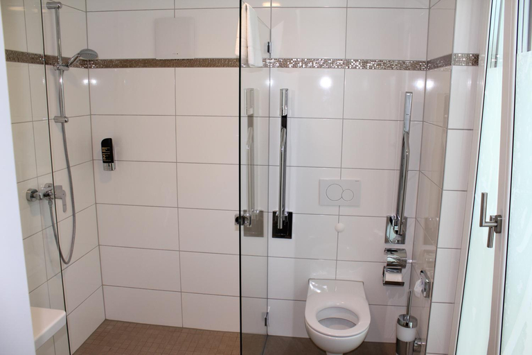 Bathroom 5, Arena an der Friedberger Warte, Frankfurt am Main
