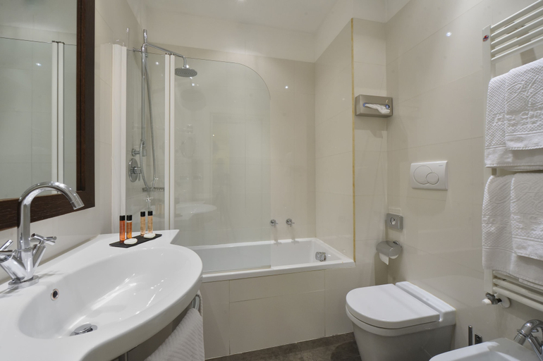 Bathroom 5, Hotel Canada, Milano