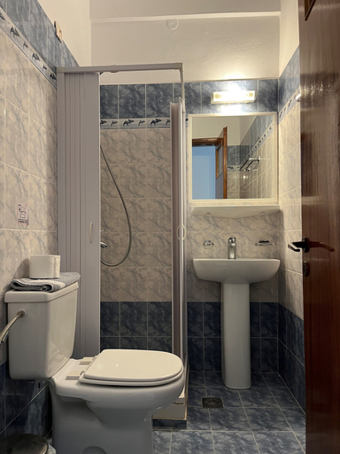 Bathroom 5, Potokaki Beachfront Hotel, North Aegean