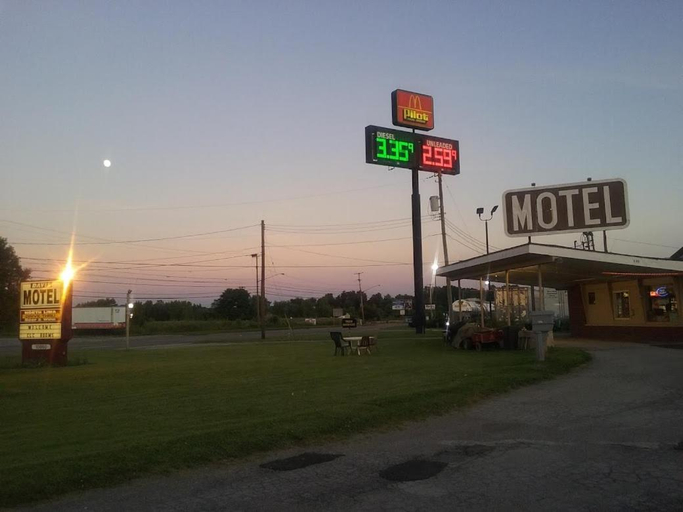 Exterior & Views 2, Davis Motel, Mahoning