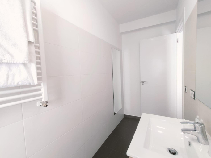 Bathroom 2, Salamanca Suites, Salamanca