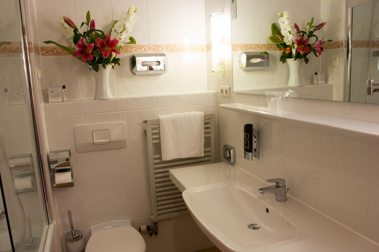 Bathroom 2, Bayerischer Hof, Erlangen