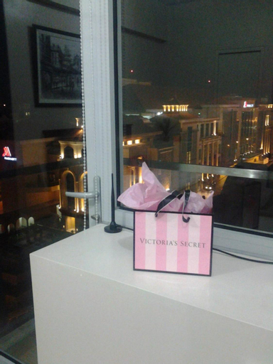 Food & Drinks, A Perfect place to stay w night city lights view, Pasay City