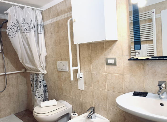 Bathroom 3, Appartamenti St'Andrea, La Spezia
