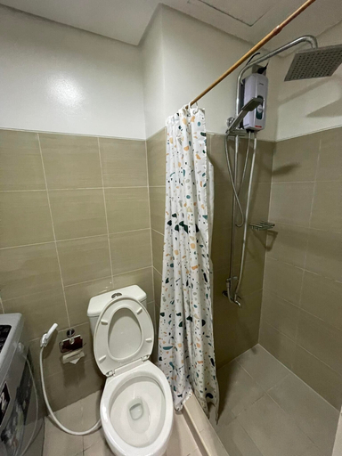 Bathroom 3, Shore Residences Stays by PBYY, Pasay City