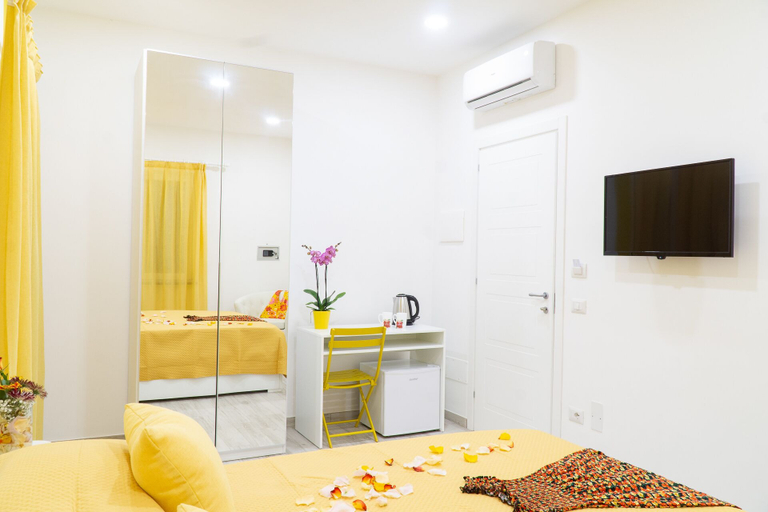 Bedroom 4, Summer Colors rooms & apartments, Napoli