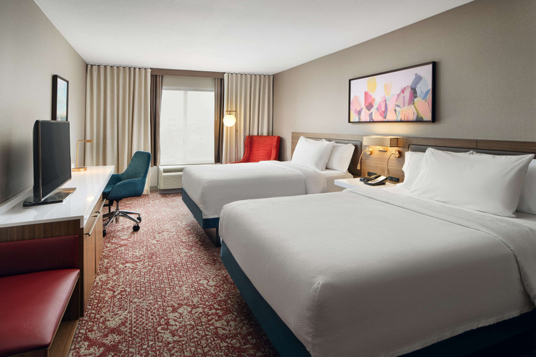 Bedroom 3, Hilton Garden Inn Schaumburg, Cook