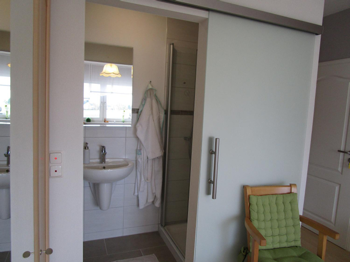 Bathroom 18