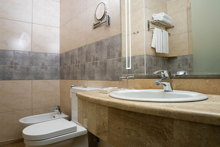 Bathroom 5, Toledo Hotel, Wadi Essier