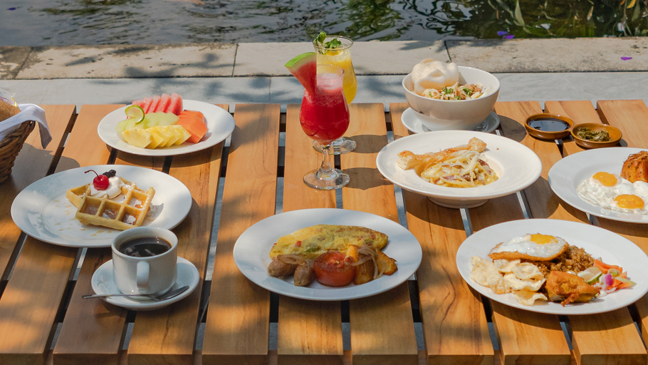 Novus Giri Resort & Spa - Food & Drinks