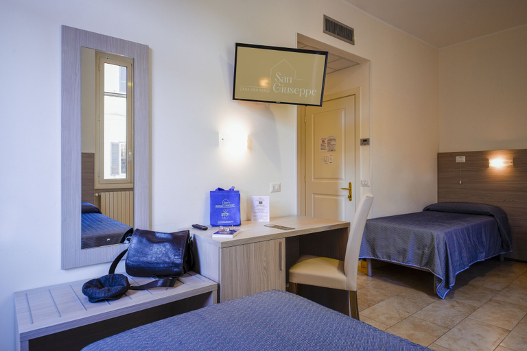 Bedroom 5, Casa San Giuseppe, Roma