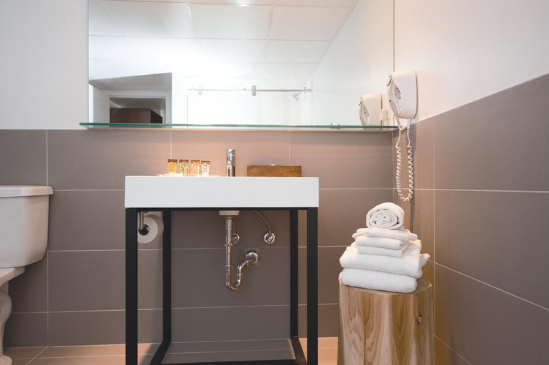 Bathroom 4, Elk + Avenue Hotel, Division No. 15