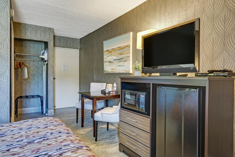 Bedroom 2, Knights Inn - Waretown, NJ, Ocean