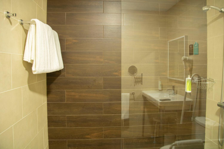 Bathroom 4, HOSTAL ALBORAN-NEW, A Coruña
