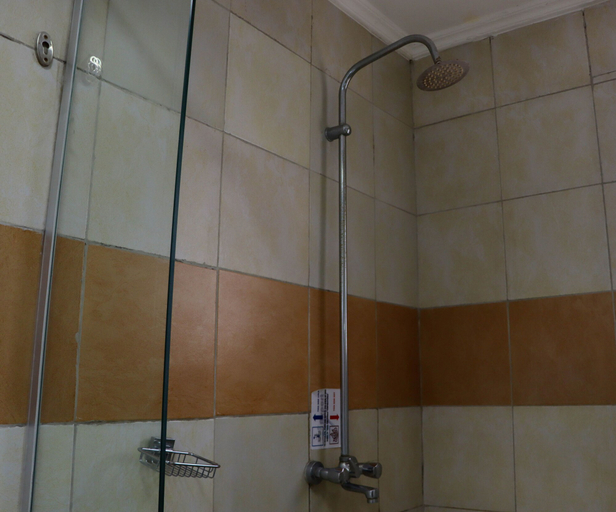 Bathroom 5, 67 Airport Hotel, Mavoko