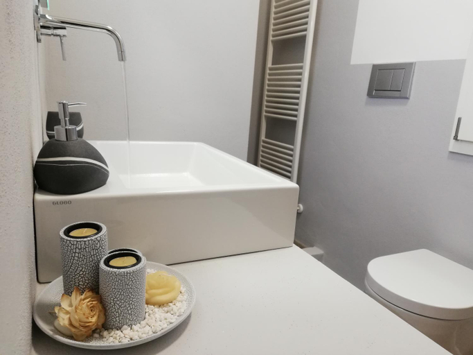 Bathroom 2, Stop Over BLQ, Bologna