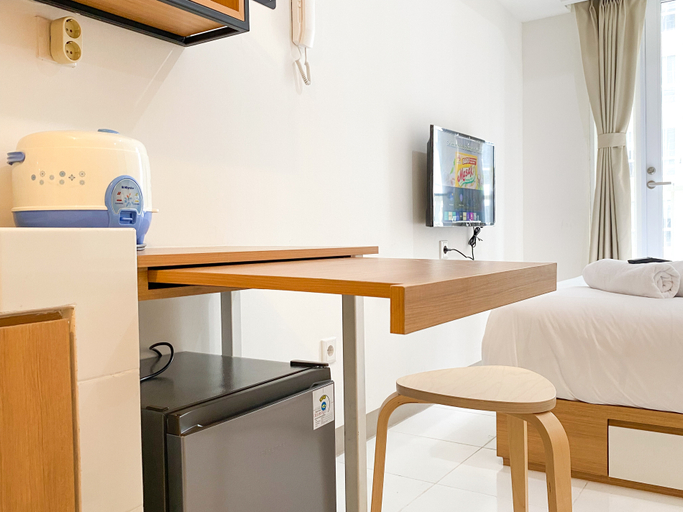 Bedroom, Homey and Restful Studio Room Tokyo Riverside PIK 2 Apartment By Travelio, Tangerang