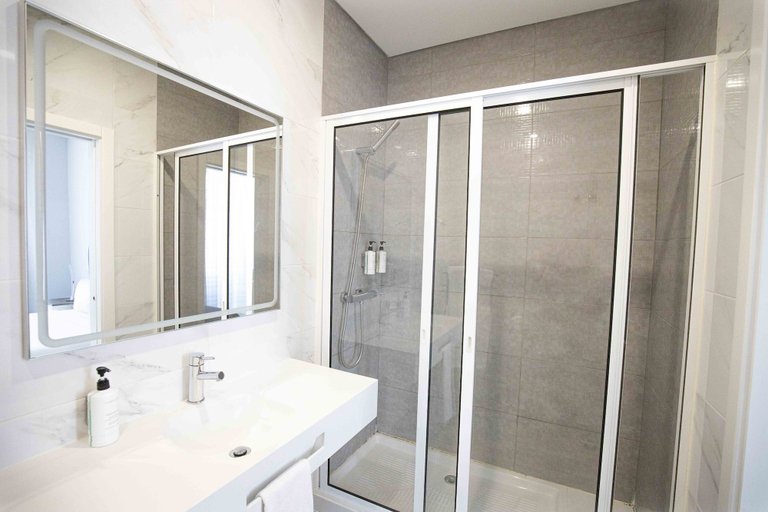 Bathroom 3, Grande Pensão Alcobia, Lisbon