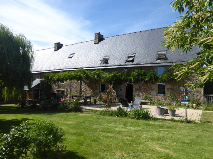 Others 3, Kerverh, Morbihan