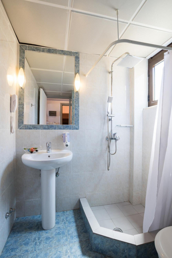 Bathroom 5, Atlantis Hotel, South Aegean