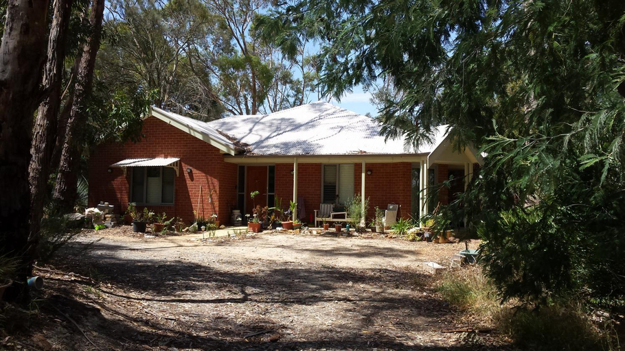 Others 4, Stringybark Hills Retreat, Adelaide