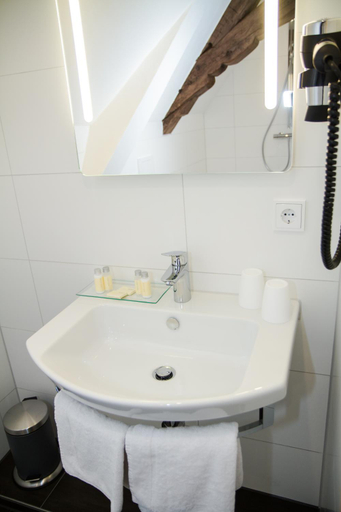 Bathroom 3, Hotel-Gasthof Blaue Traube e.K., Neumarkt in der Oberpfalz