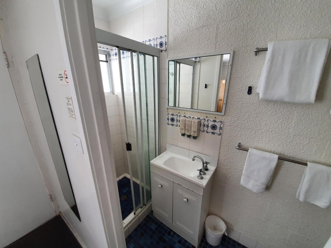 Bathroom 3, Metro Motel Rockhampton, Rockhampton