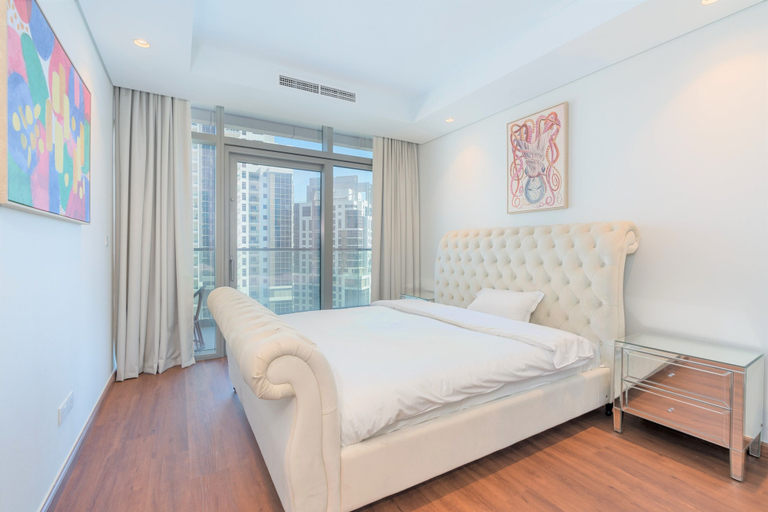 Room 2, Luxurious 2B With Burj Views in Business Bay, Dubai