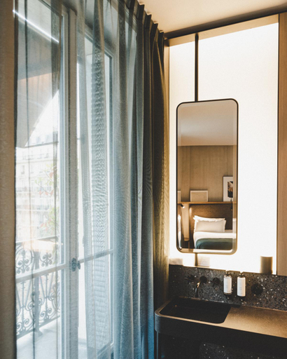 Bathroom 4, Hotel National Des Arts Et Metiers, Paris