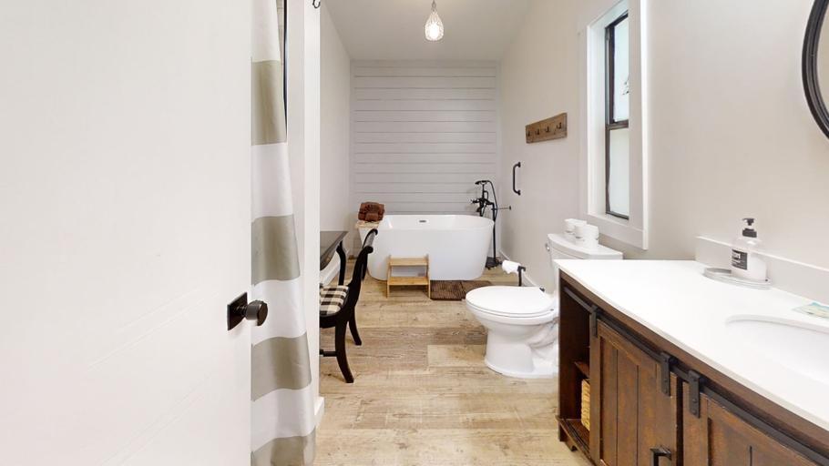 Bathroom, Farmhouse, Sevier
