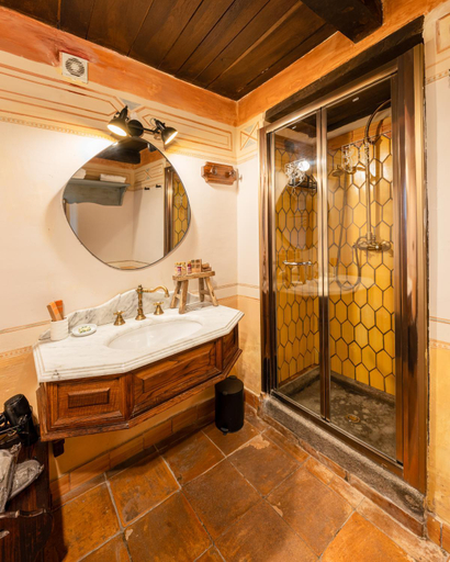 Bathroom 5, Castello di Limatola, Benevento