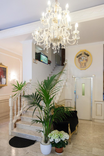 Others 3, Hotel Tahiti, Lucca