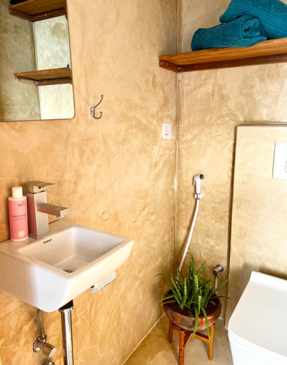 Bathroom 3, Meliks, Kusini
