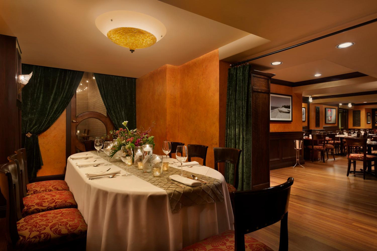 Food & Drinks 5, Hotel Le Soleil by Executive Hotels, Greater Vancouver