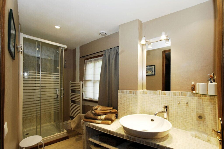 Bathroom 5, Duck House, Seine-Maritime