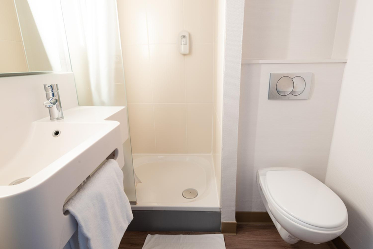 Bathroom 4, B&B Hotel Evreux, Eure