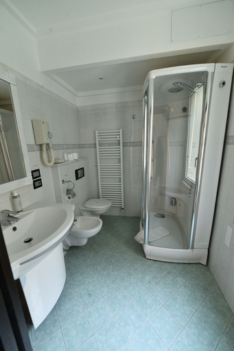 Bathroom 4, Hotel Okinawa, Rimini